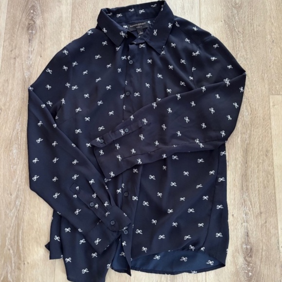 Banana Republic Kate Silk Blouse with trendy bows - Picture 4 of 4